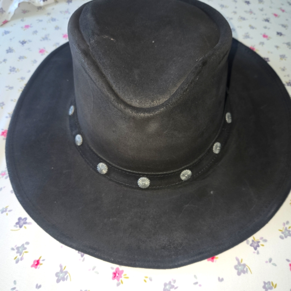 Black Leather Minnetonka Outback Concho Hat